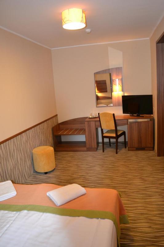 Double Room with Extra Bed image 1
