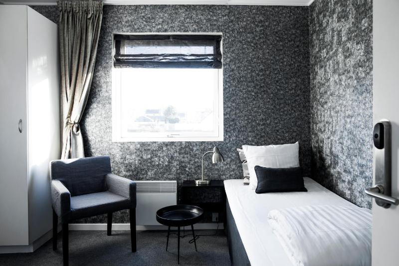 Single Room image 3