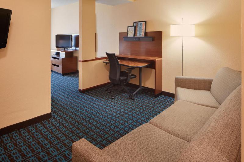 One-Bedroom King Suite with Sofa Bed image 4