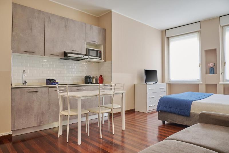 King Studio with Sofa Bed - Via Dogana 3 image 4