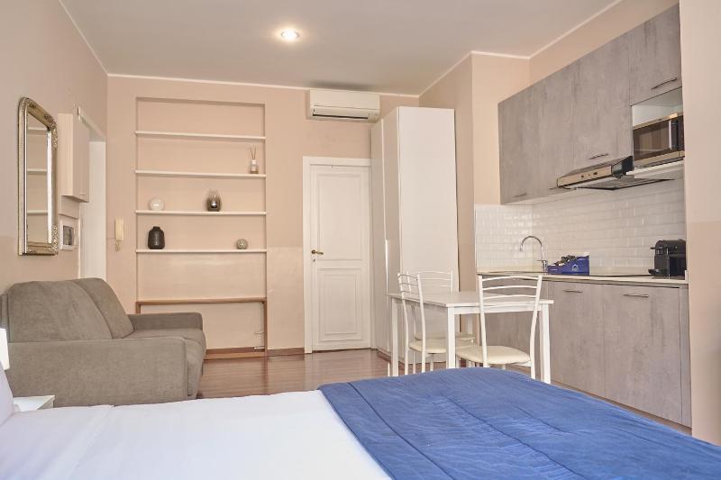 King Studio with Sofa Bed - Via Dogana 3 image 3