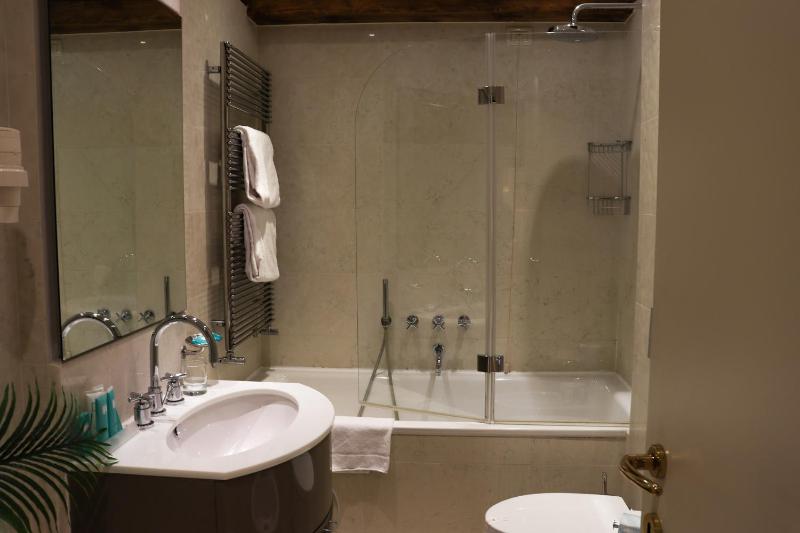 Deluxe Apartment with Canal view image 2