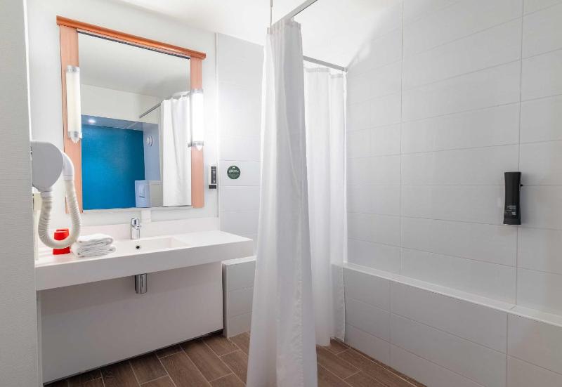 Double Room - Disability Access image 3