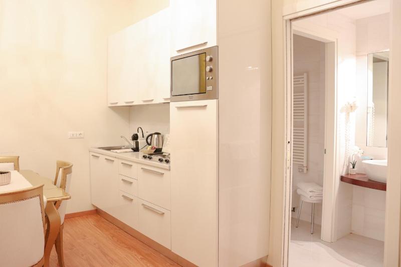 Deluxe One-Bedroom Apartment (3 Adults) image 4