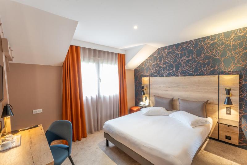 Standard Double Room image 1