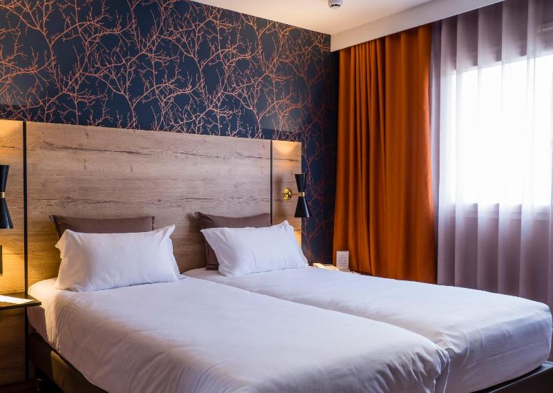 Standard Twin Room image 1