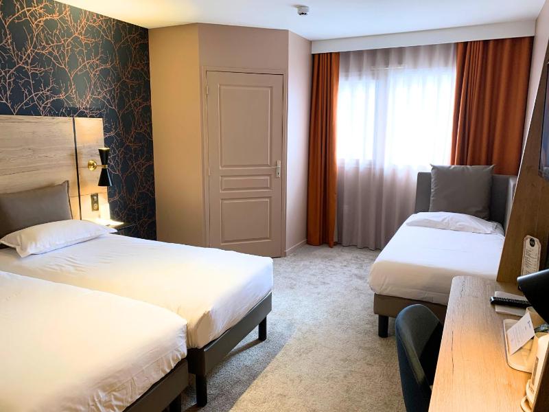 Standard Triple Room image 3
