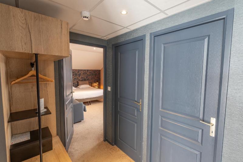 Standard Triple Room image 4