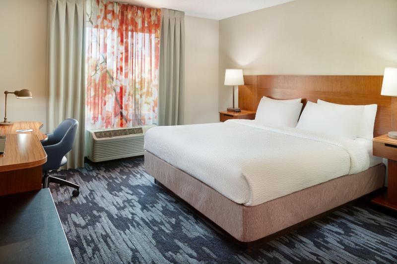 King Room with Adapted Tub - Mobility and Hearing Accessible image 1