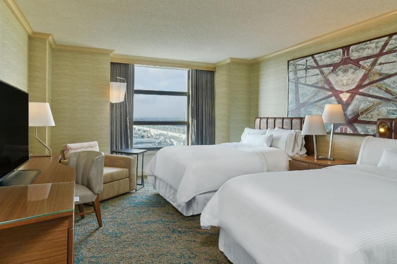 Premium Tarmac View Dbl, Guest room, 2 Double image 1