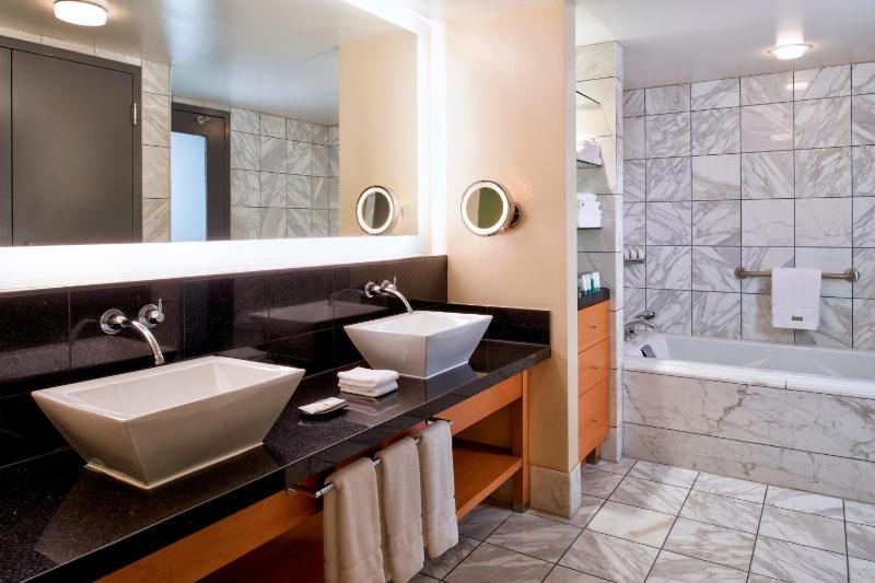 Two Bedroom Suite, Club level, 2 Bedroom Presidential Suite image 4