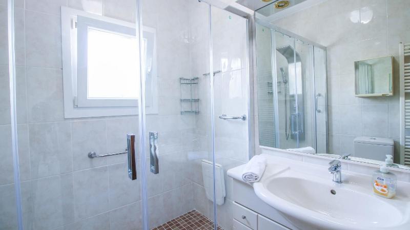Two-Bedroom Villa image 2