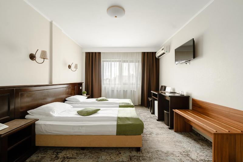 Classic Twin Room image 4