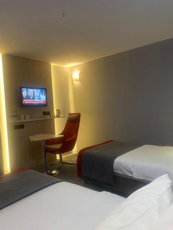 Standard Twin Room - Free Breakfast image 1