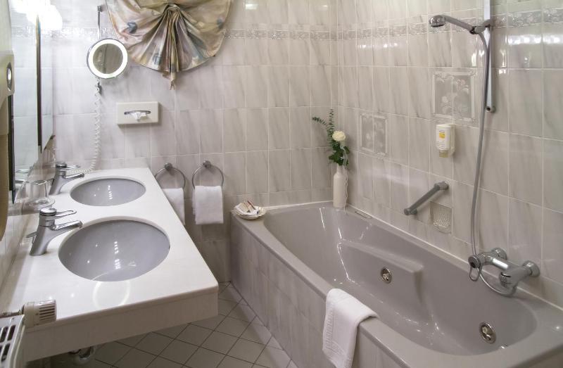 One-Bedroom Apartment image 3