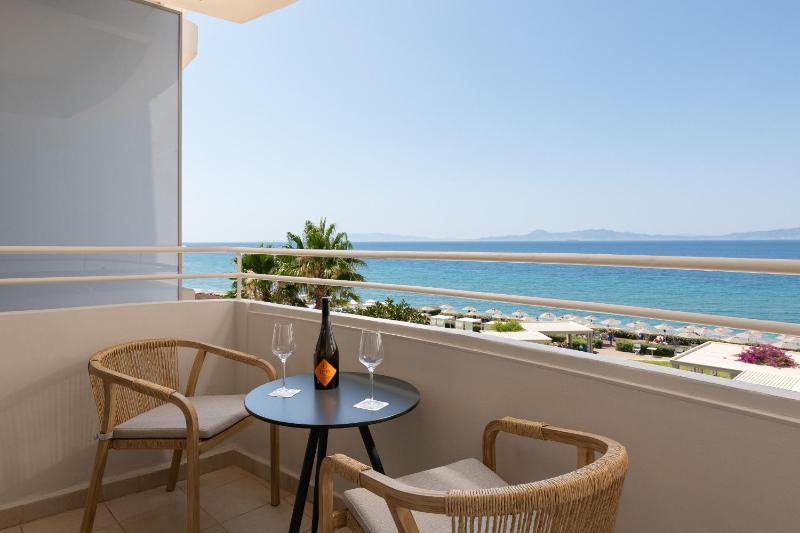 Superior Suite Sea View image 3