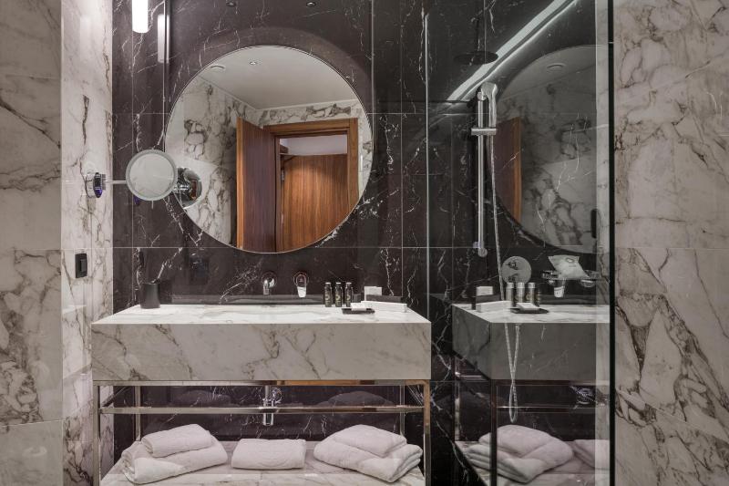 Classic Double Or Twin  Room image 4