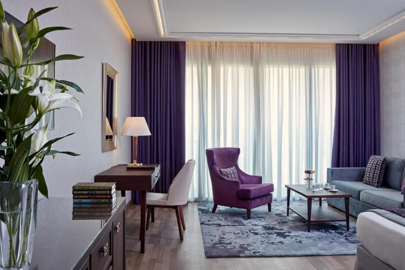 Executive Room image 1