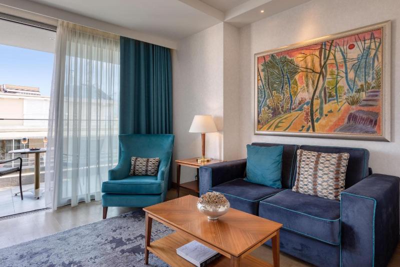 Suite Balcony image 4