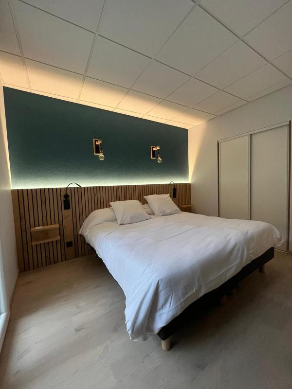 Double Room with Private Bathroom image 2