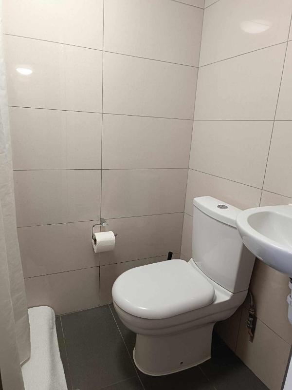 Standard Double Room image 3