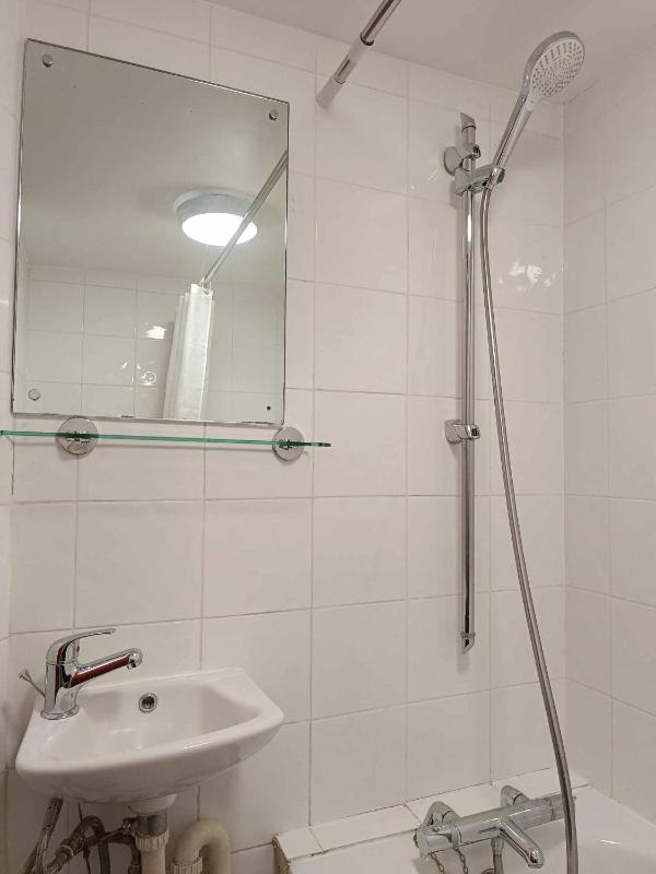 Standard Twin Room image 2