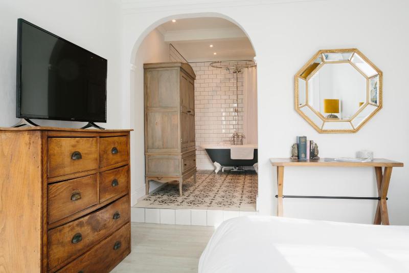 Merchants Manor Spa - image 29