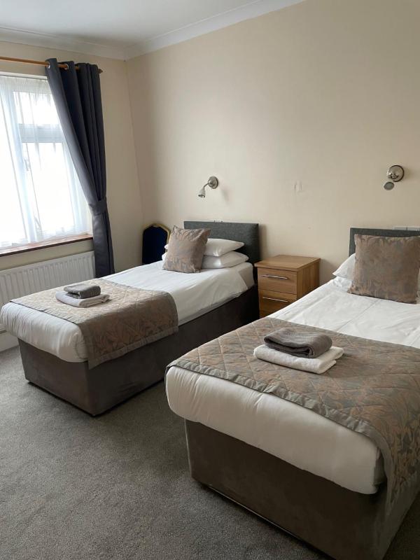 Twin Room image 1
