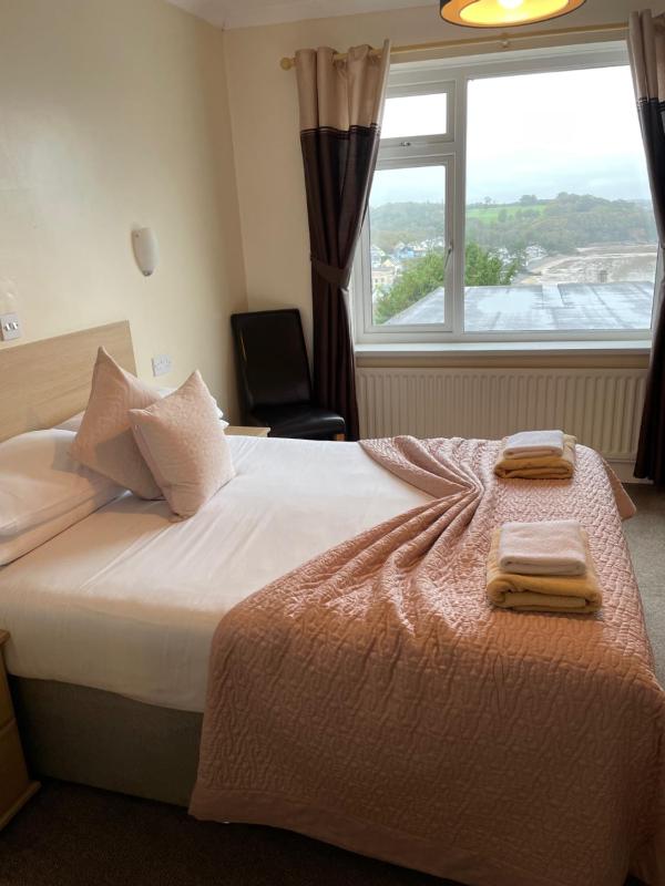 Double Room with Sea View image 4