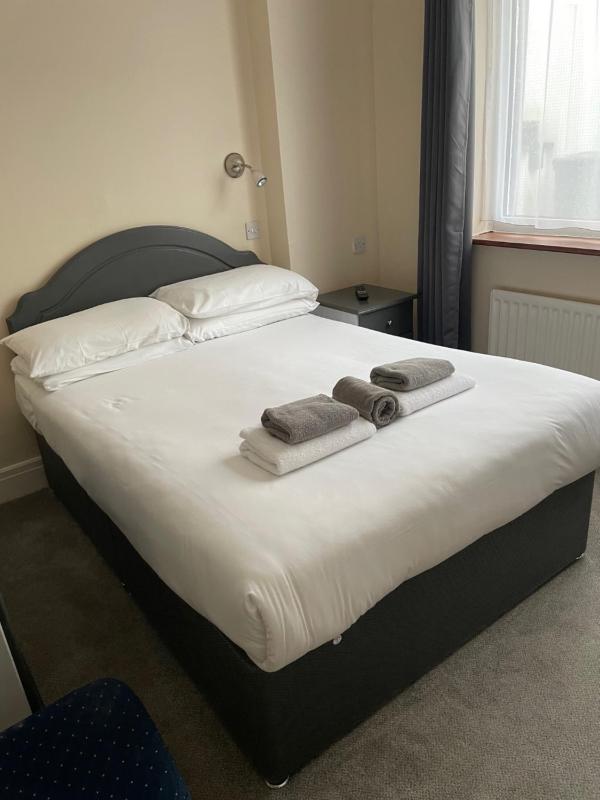 Small Double Room image 2
