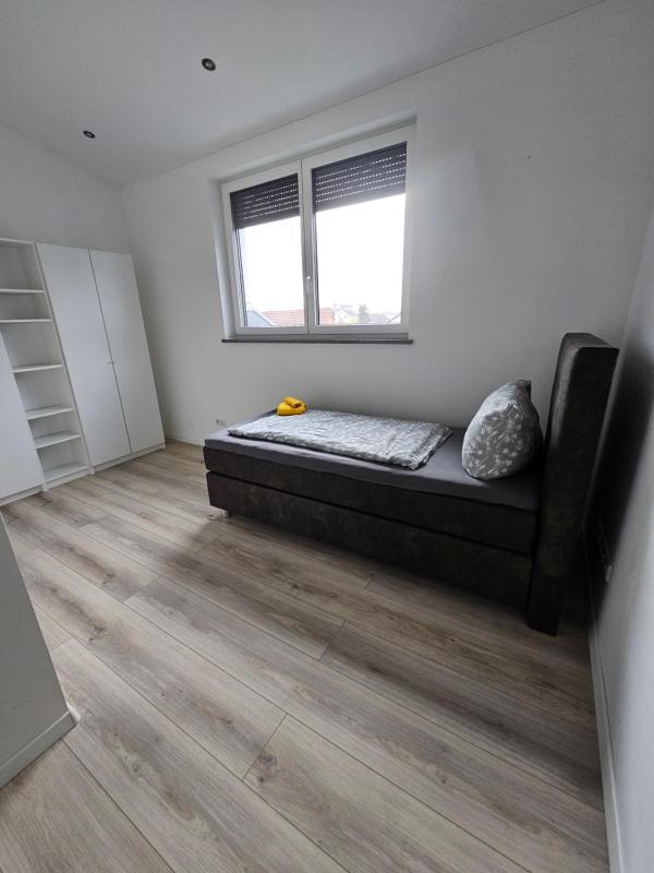 Four-Bedroom Apartment with Balcony  image 4