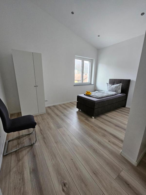 Four-Bedroom Apartment with Balcony  image 2