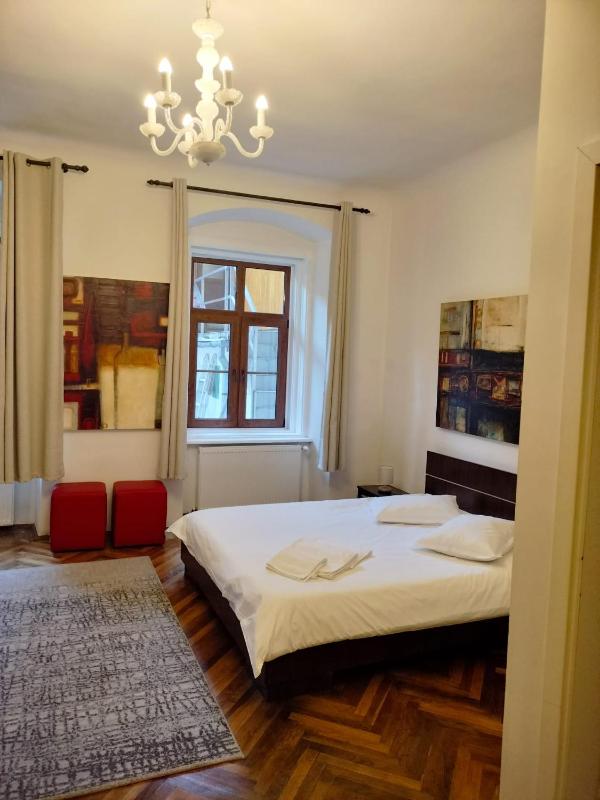Apartment 5 image 3