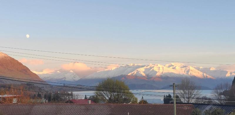 Retro Ski Lodge - Wanaka Holiday Home - image 16