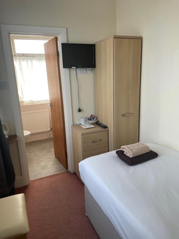 Single Room image 1