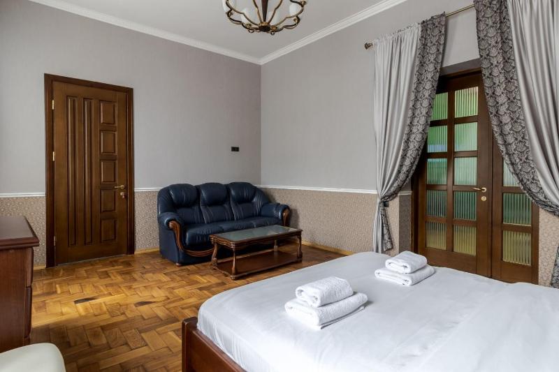 Rynok square 20 apartment - image 11