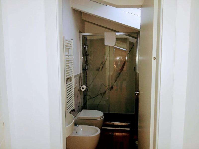 Double Room image 4