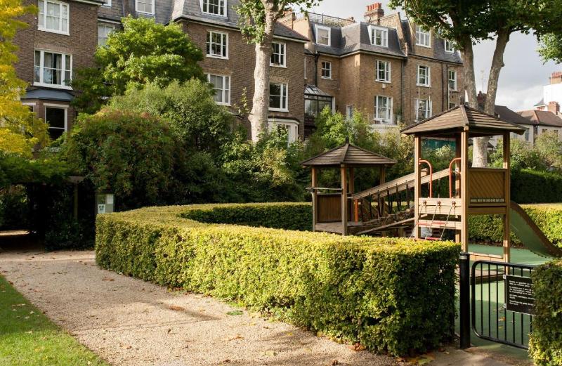 One-Bedroom Apartment image 3