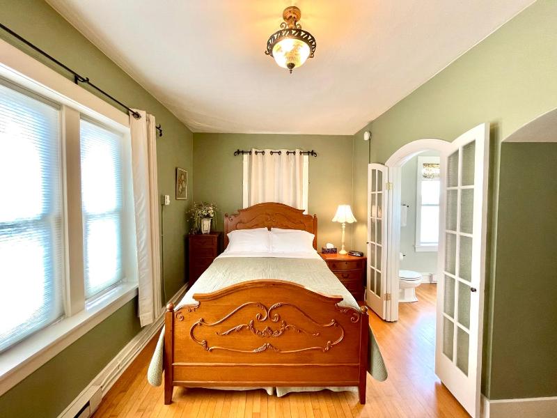 Double Room with Private Bathroom image 1