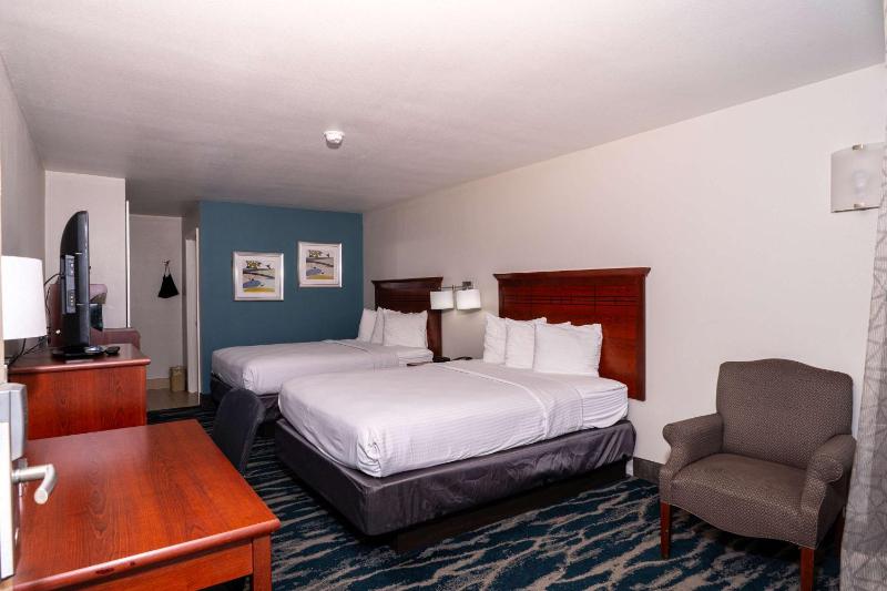 Queen Room with Two Queen Beds - Non-Smoking image 1