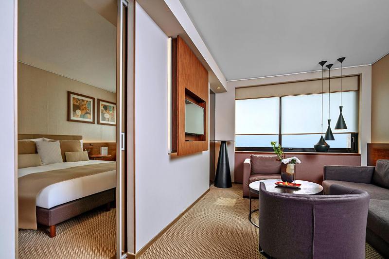 One-Bedroom Suite image 4