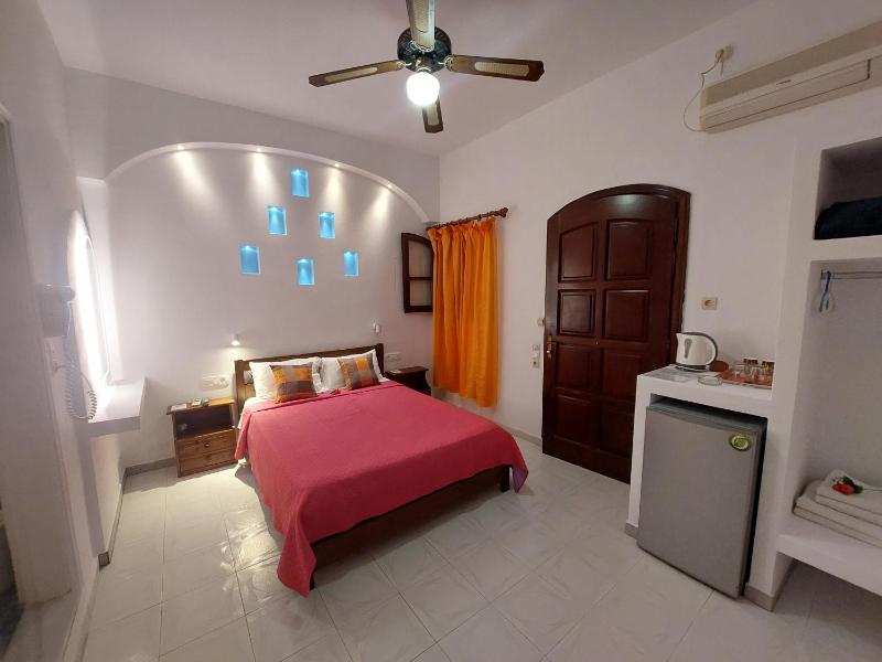 Deluxe Double Room with Balcony image 3