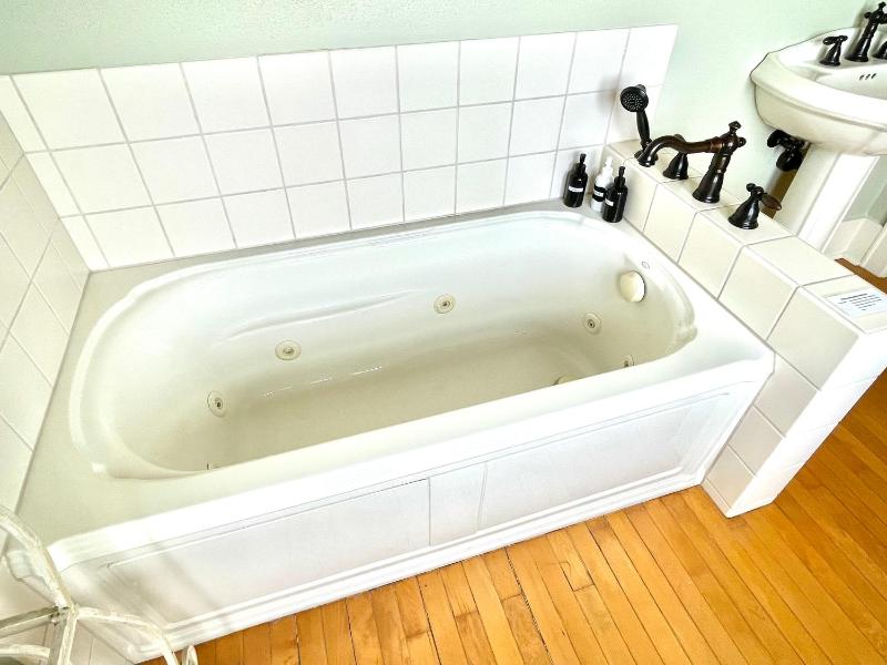 Double Room with Private Bathroom image 2