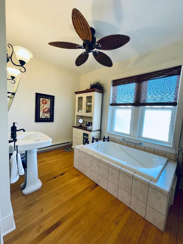 Triple Room with Private Bathroom image 3