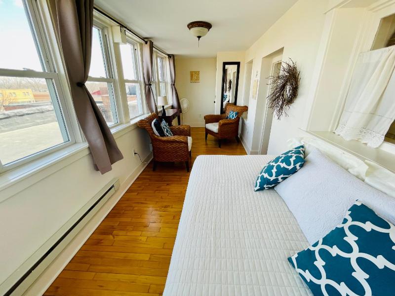 Triple Room with Private Bathroom image 2