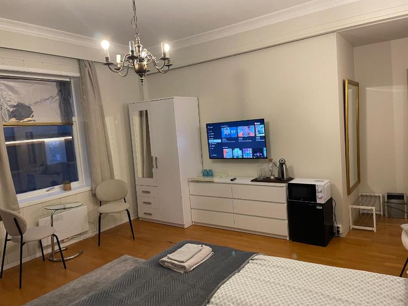 Double Room with Shared Bathroom image 1