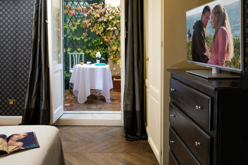 Standard Double or Twin Room with Balcony image 4