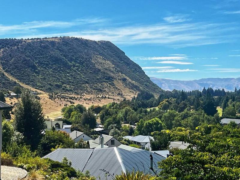 Wanaka close to town with large Outdoor living space Sleeps 9 - image 26