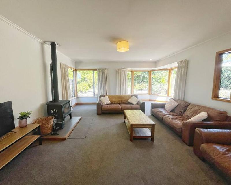 Wanaka close to town with large Outdoor living space Sleeps 9 - image 24