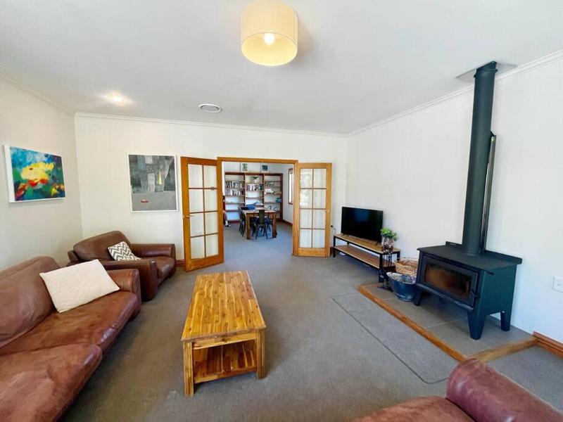 Wanaka close to town with large Outdoor living space Sleeps 9 - image 19
